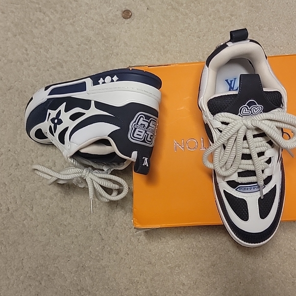 Used LV Sneaker - Picture 4 of 4